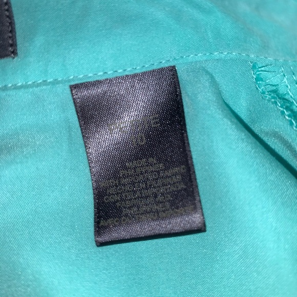 Liz Claiborne Button Down Shirt. - Picture 7 of 7